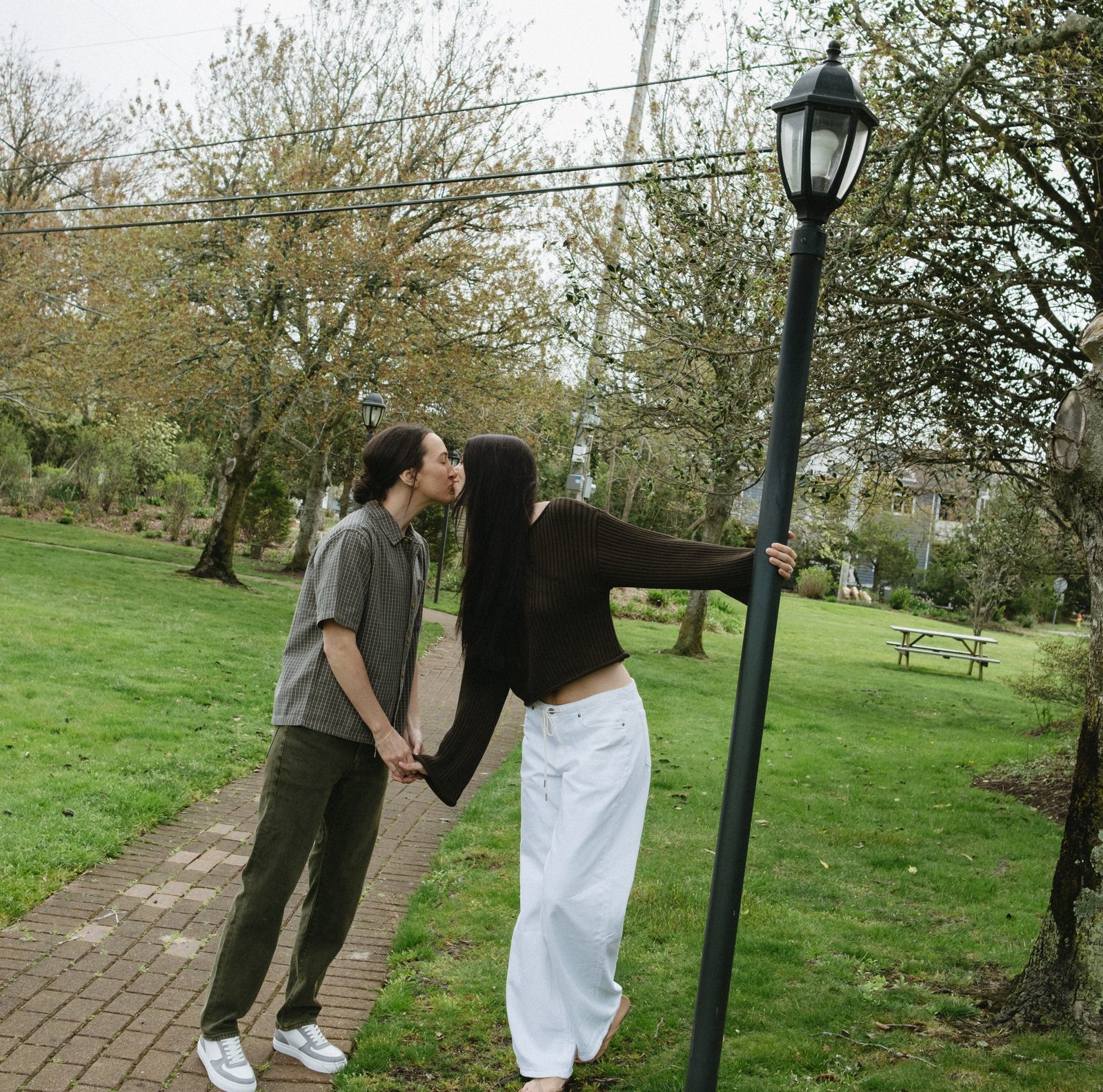Autumn and Shannon kissing by a lamppost in Cape May